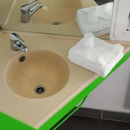 Lemon Hotel *