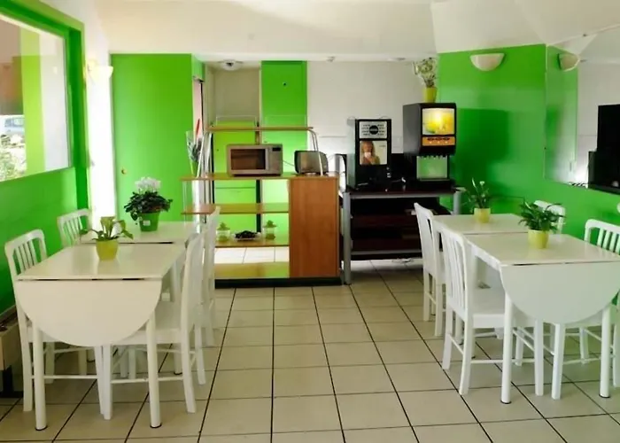 Lemon Hotel